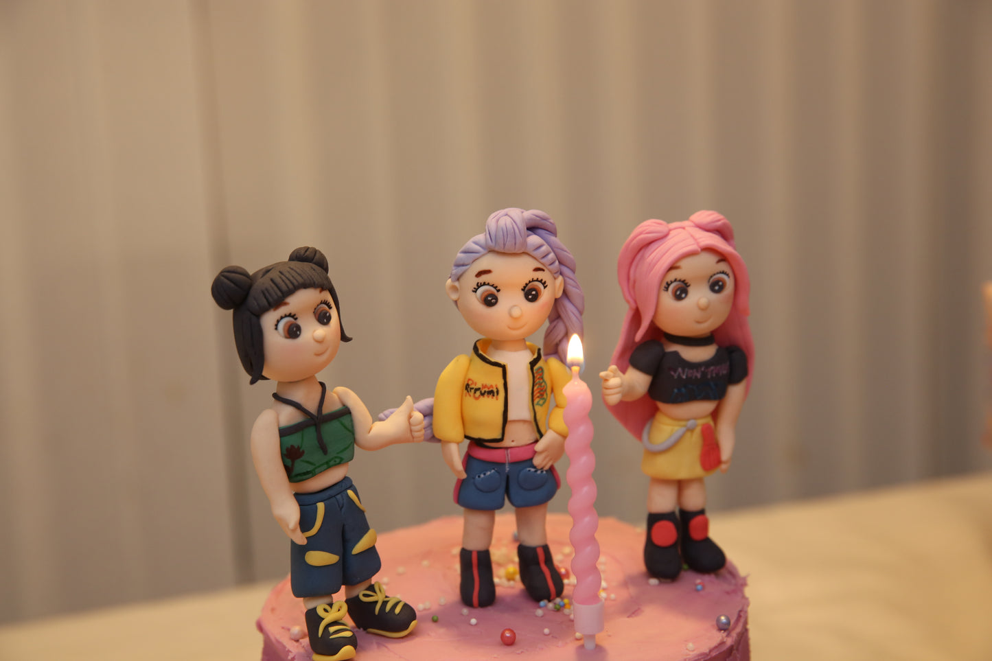 Kpop inspired fondant cake toppers