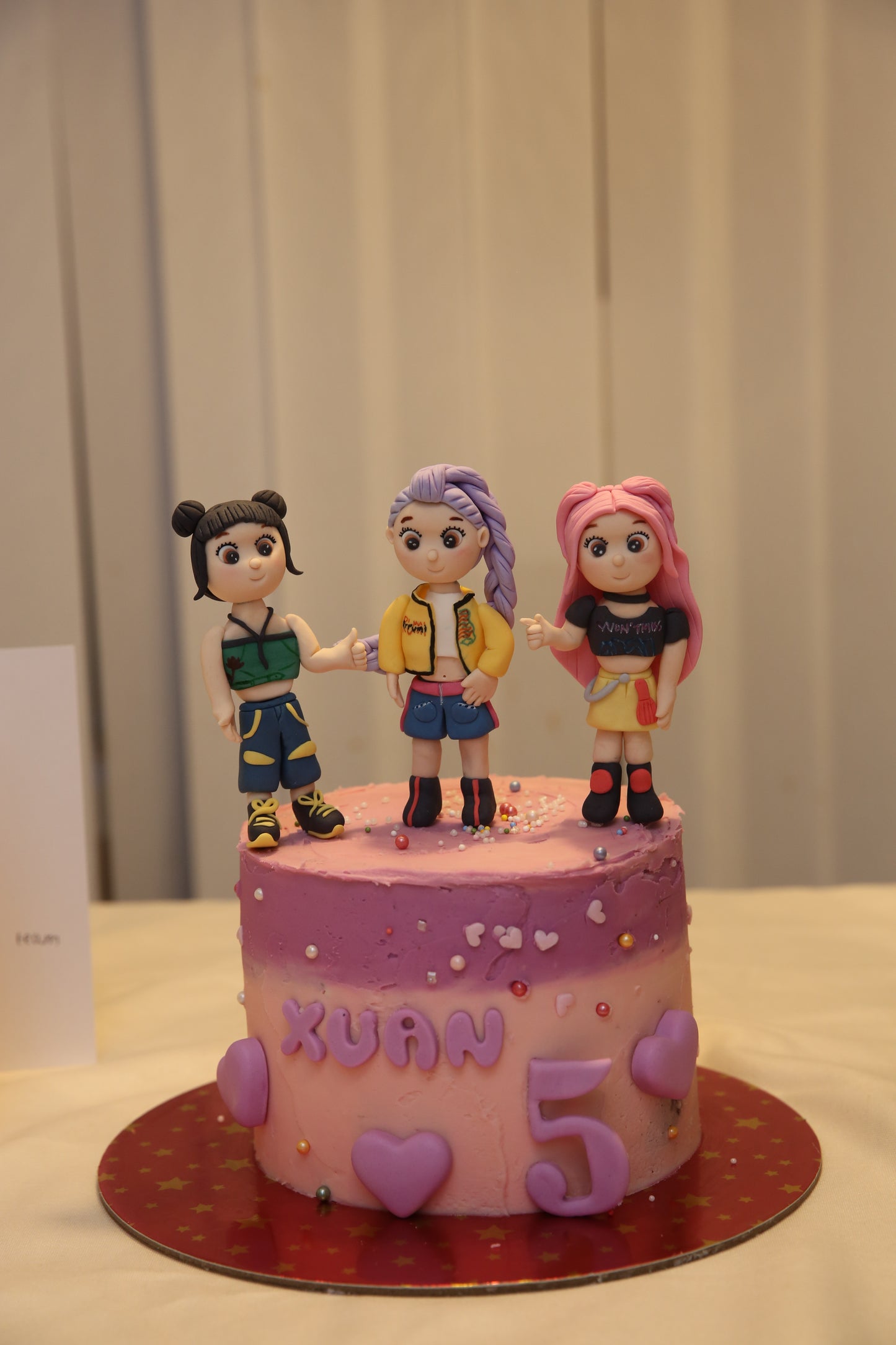 Kpop inspired fondant cake toppers