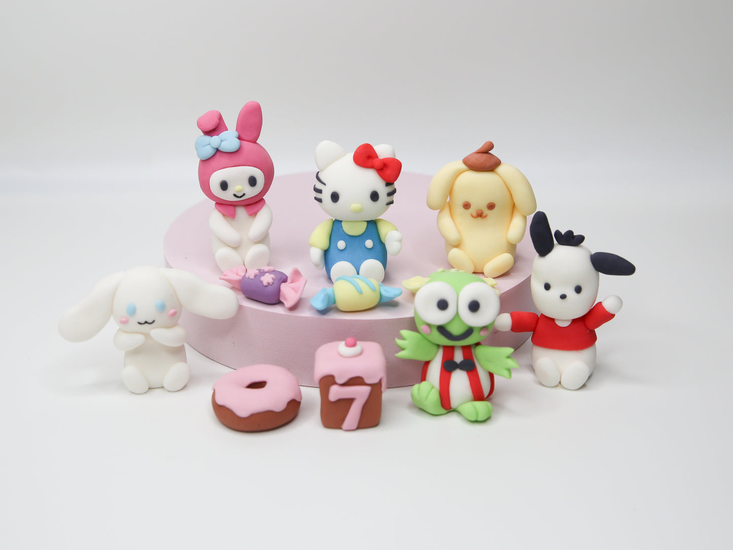 Kitty, Frog, Dog and Rabbit with sweets and donuts Fondants