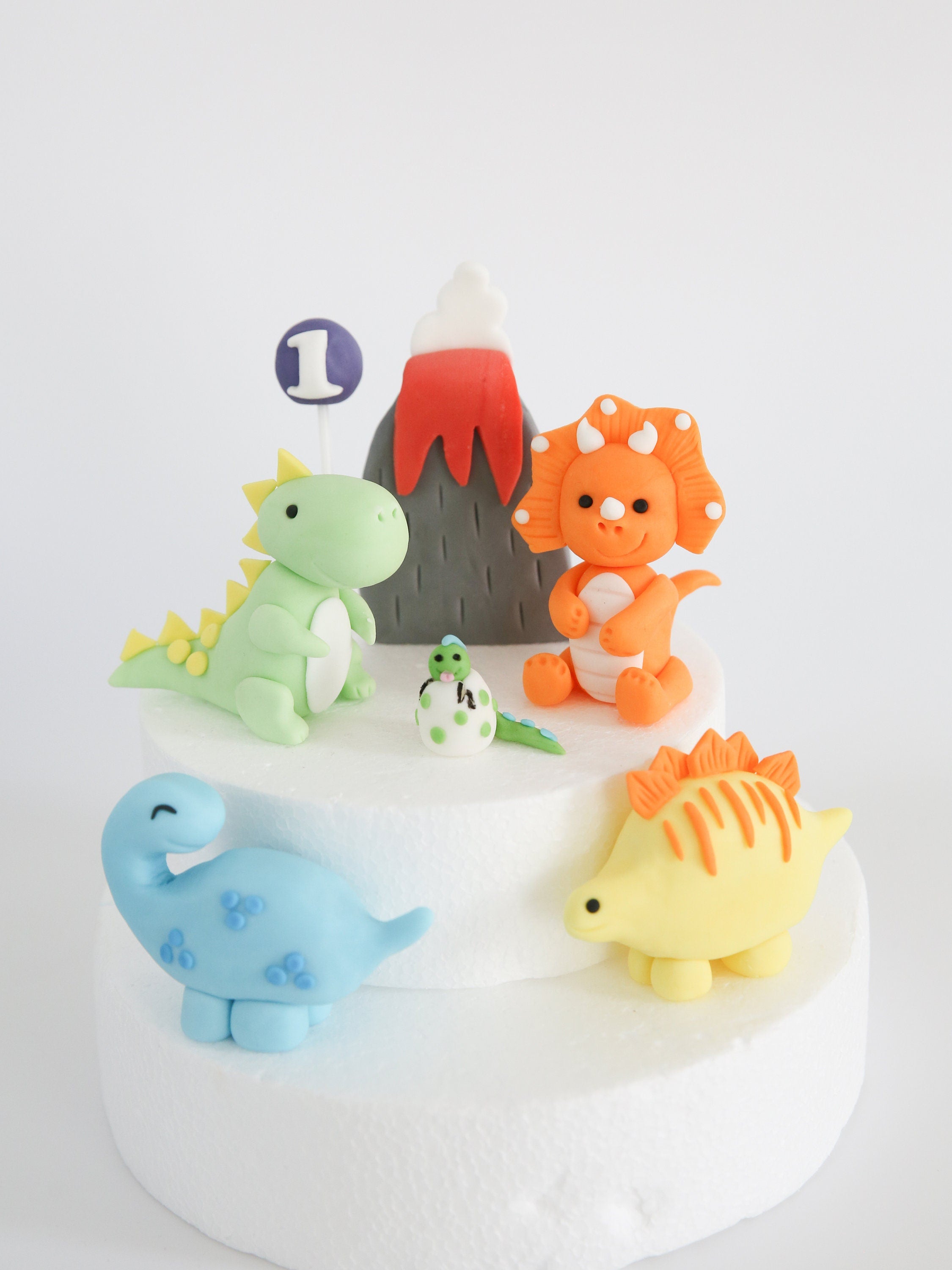 Baby Dino Smash Cake – Baked by Bri